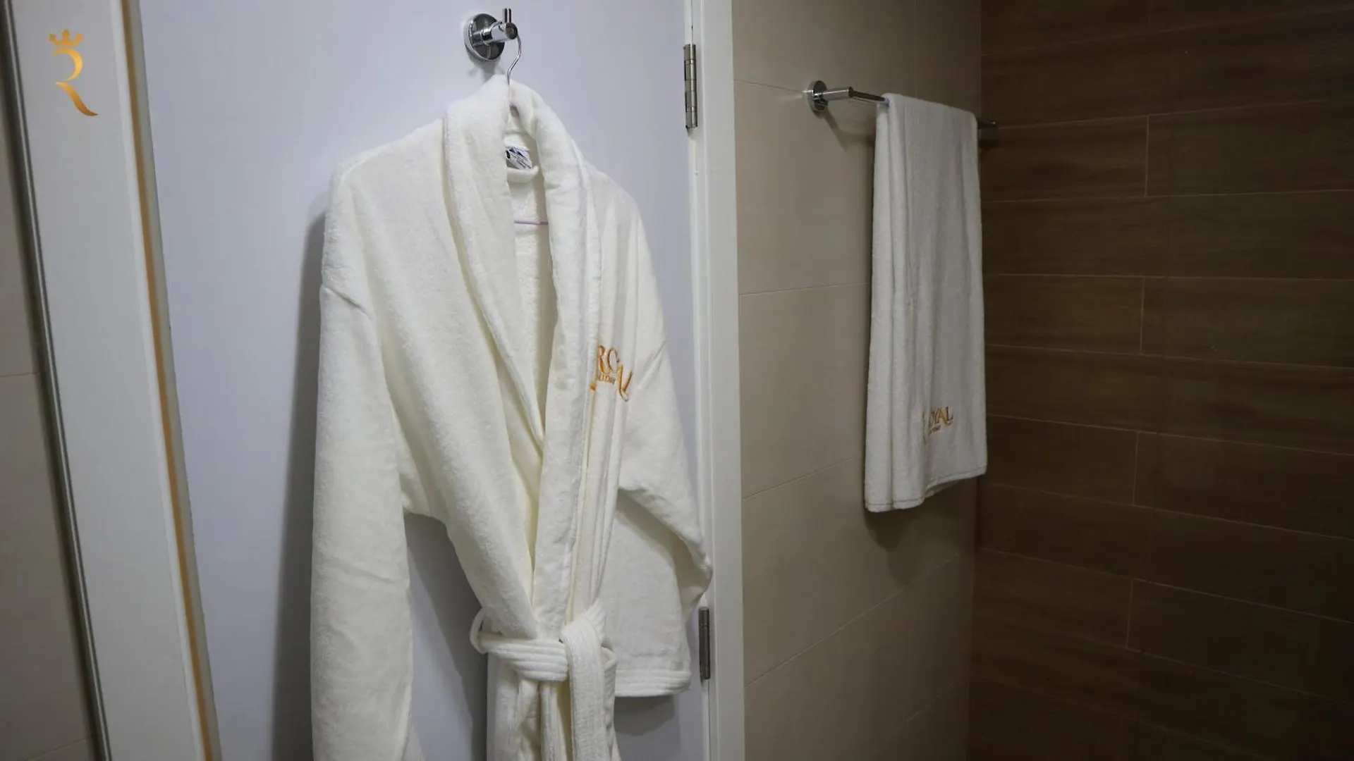 Drift Noir Bold 2Br Duplex Escape In Oasis Abou Dabi